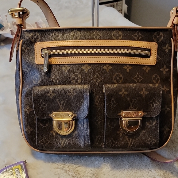 Louis Vuitton Handbags - Louis Vuitton Hudson  Crossbody Bag
